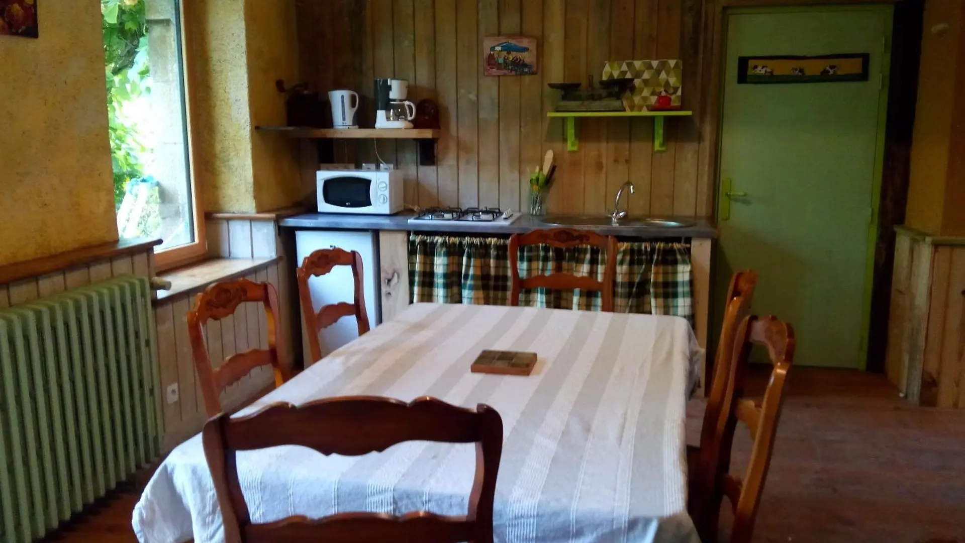 Guest house Bretagne Atypique, Dormir Dans Un Ancien Couvent Camlez