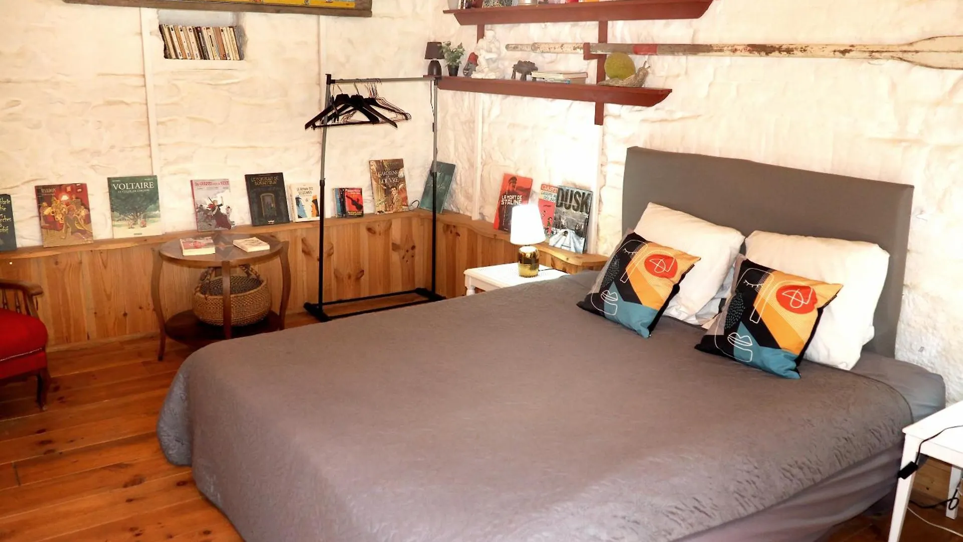 Bretagne Atypique, Dormir Dans Un Ancien Couvent Camlez 0*,  France