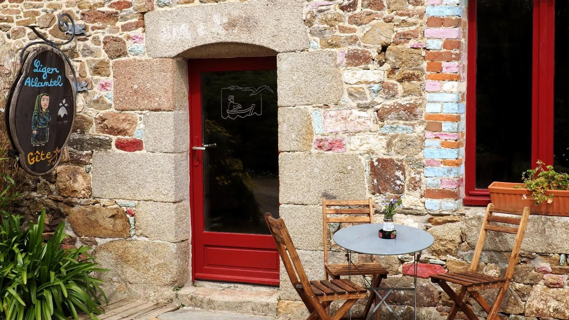 Bretagne Atypique, Dormir Dans Un Ancien Couvent Camlez Guest house
